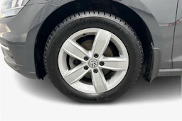 harmaa Volkswagen Golf 2019 kuva 9.