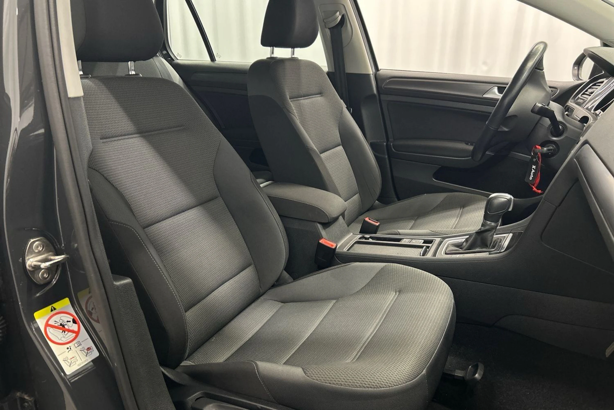 harmaa Volkswagen Golf 2019 kuva 11.