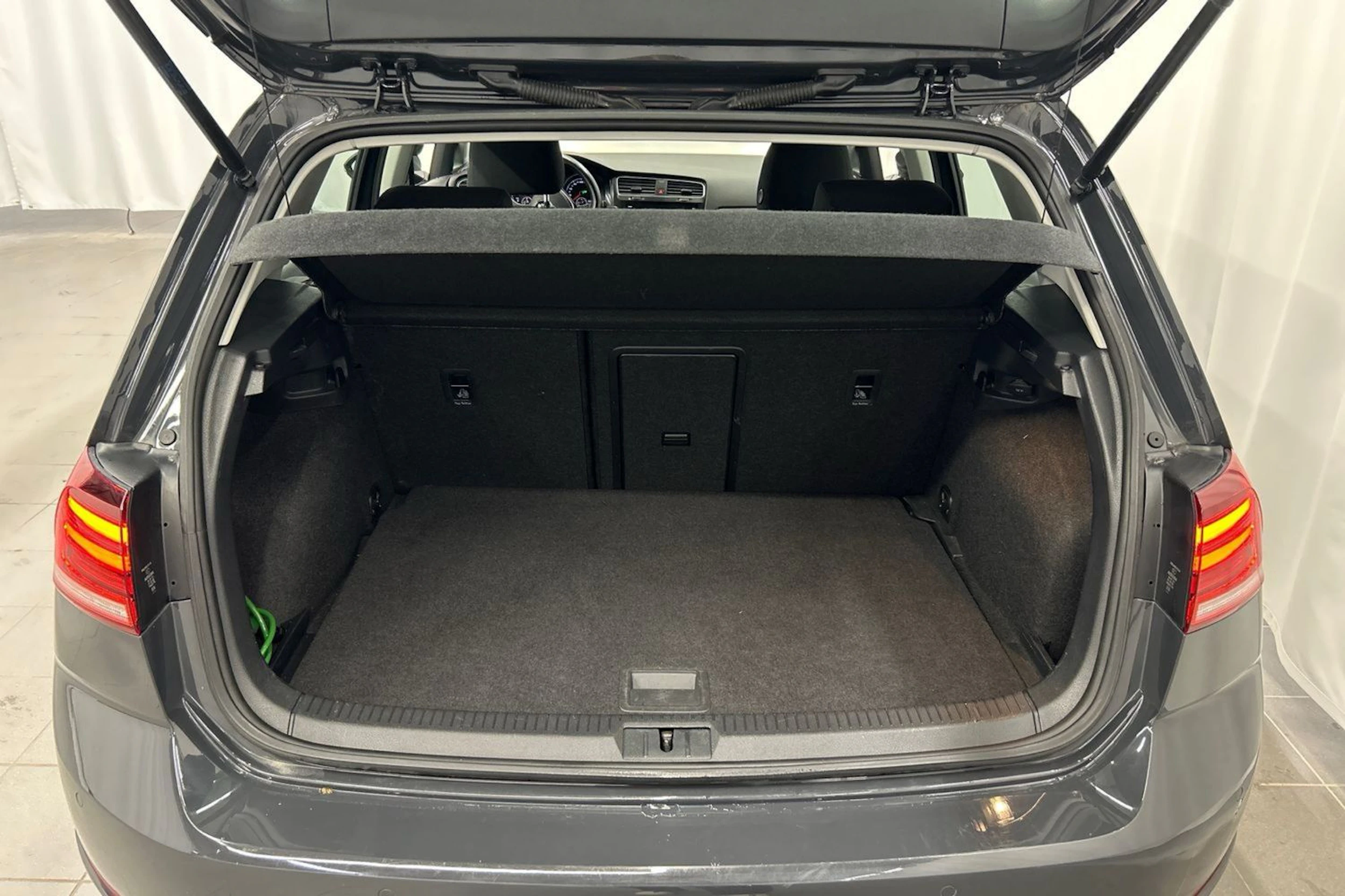 harmaa Volkswagen Golf 2019 kuva 12.