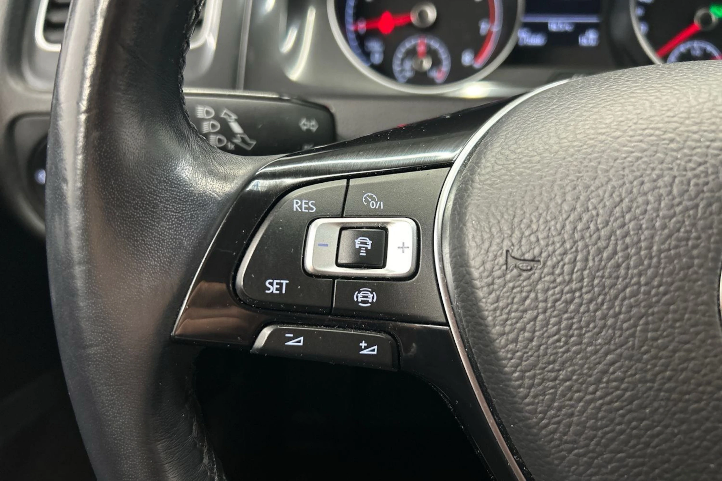 harmaa Volkswagen Golf 2019 kuva 14.