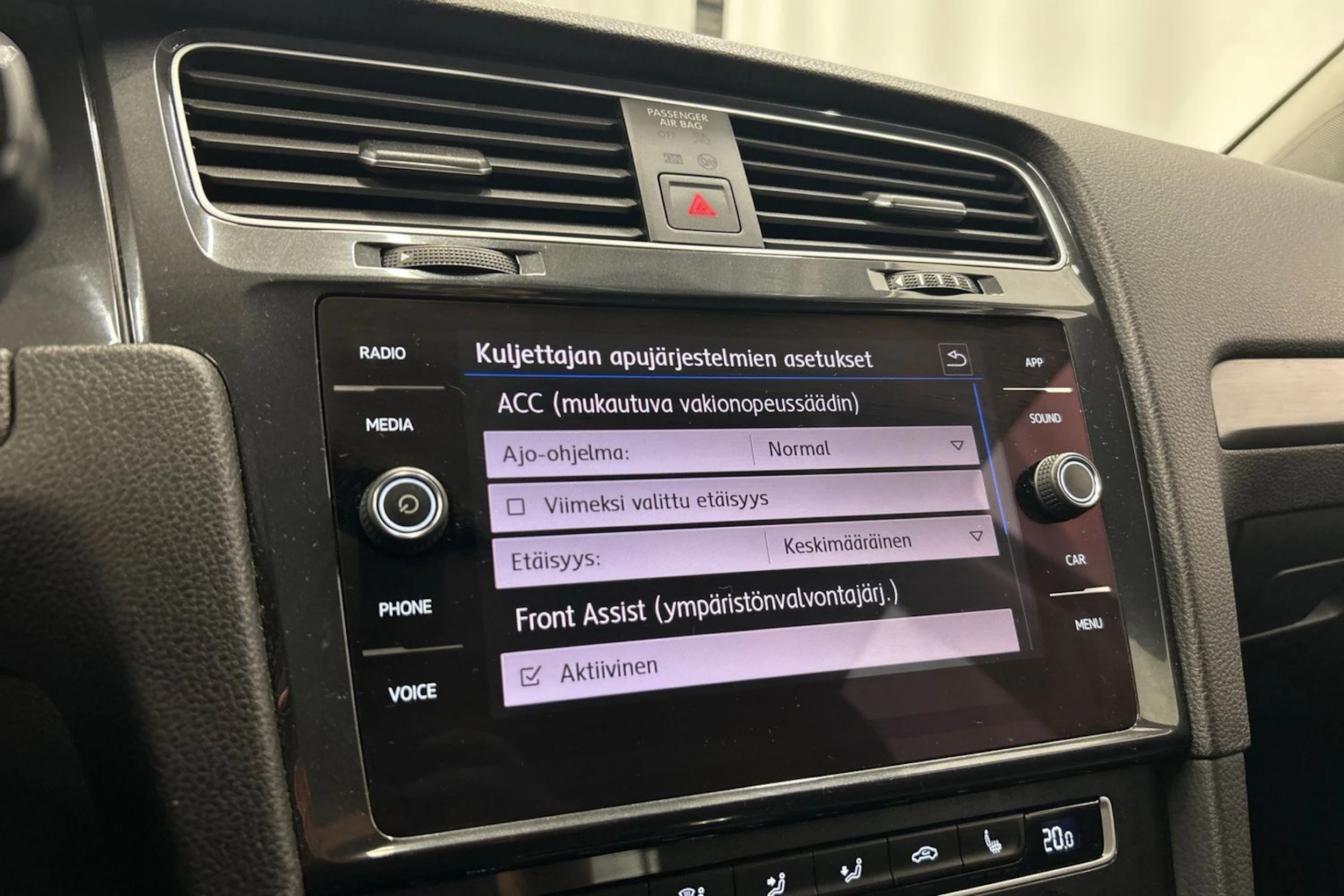 harmaa Volkswagen Golf 2019 kuva 17.