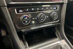 harmaa Volkswagen Golf 2019 kuva 21.