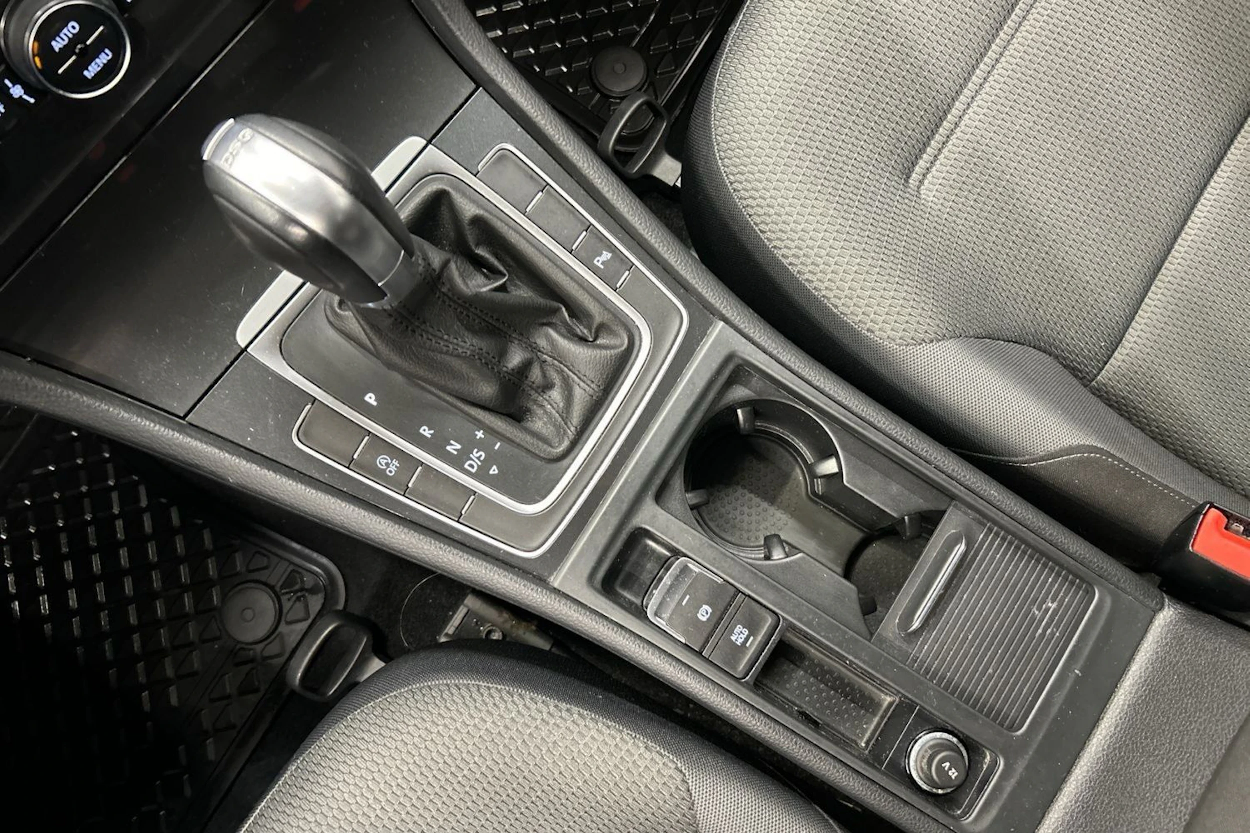 harmaa Volkswagen Golf 2019 kuva 22.