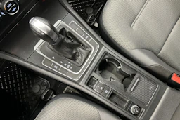 harmaa Volkswagen Golf 2019 kuva 22.