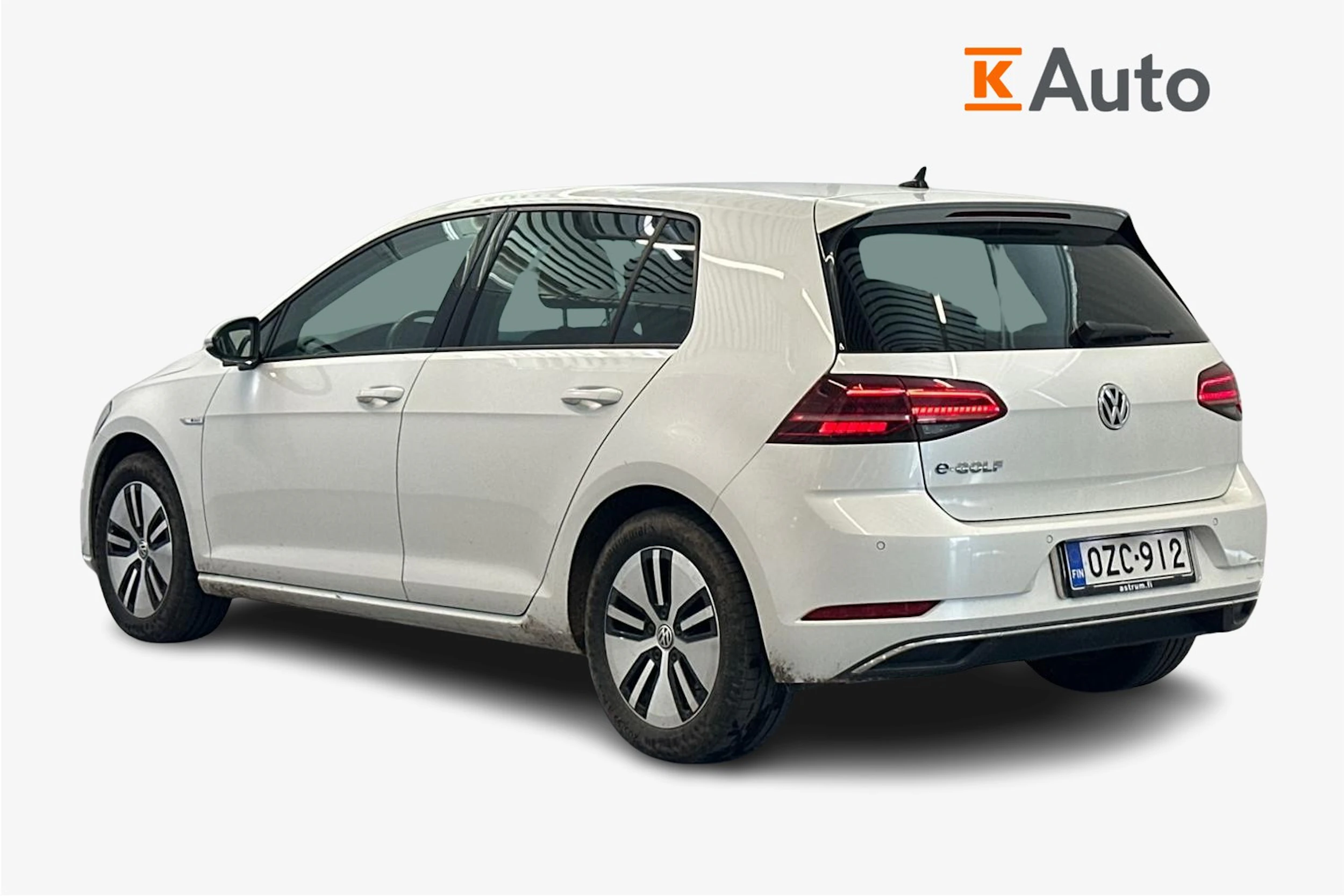 valkoinen Volkswagen Golf 2019 kuva 2.