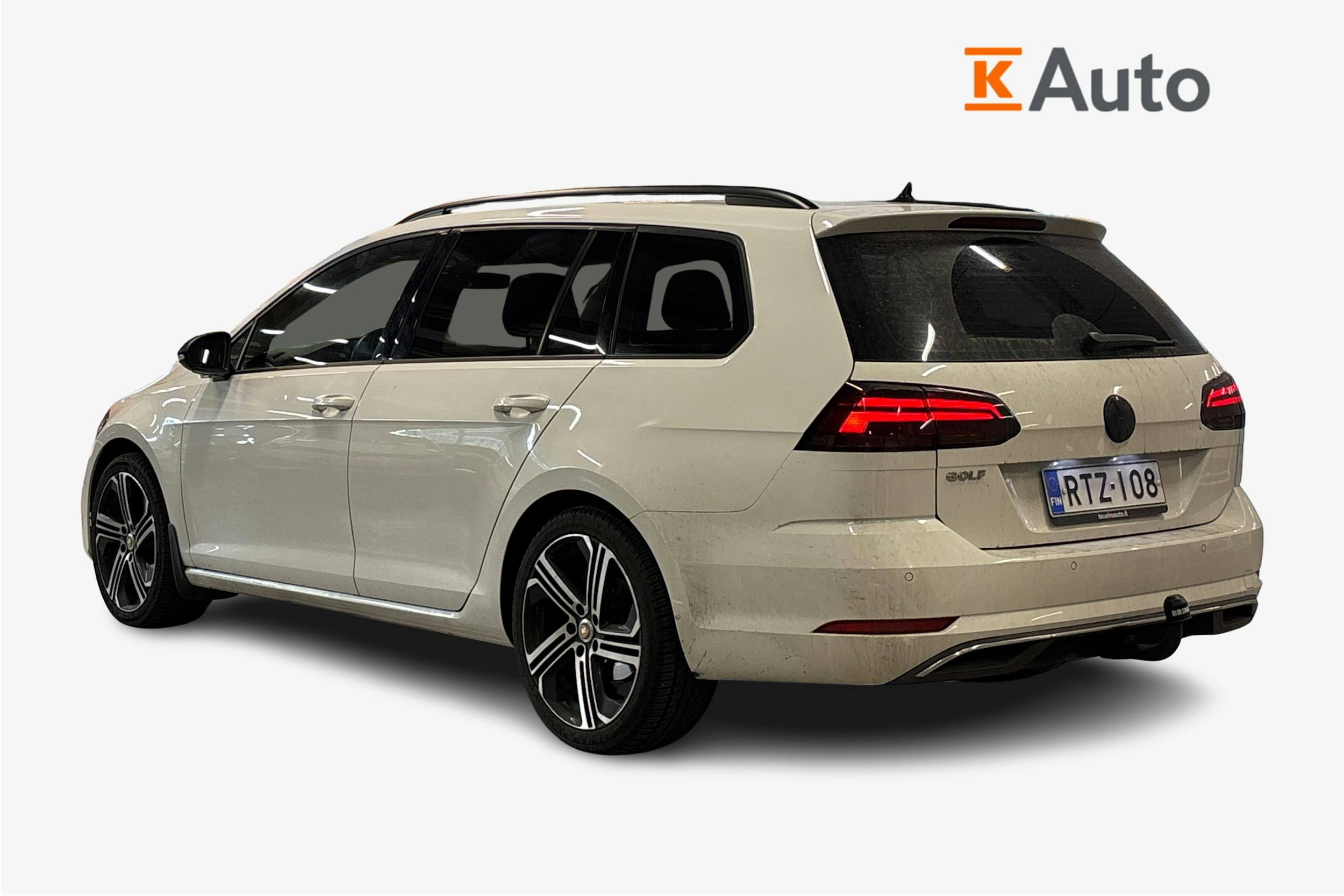 valkoinen Volkswagen Golf 2019 kuva 2.