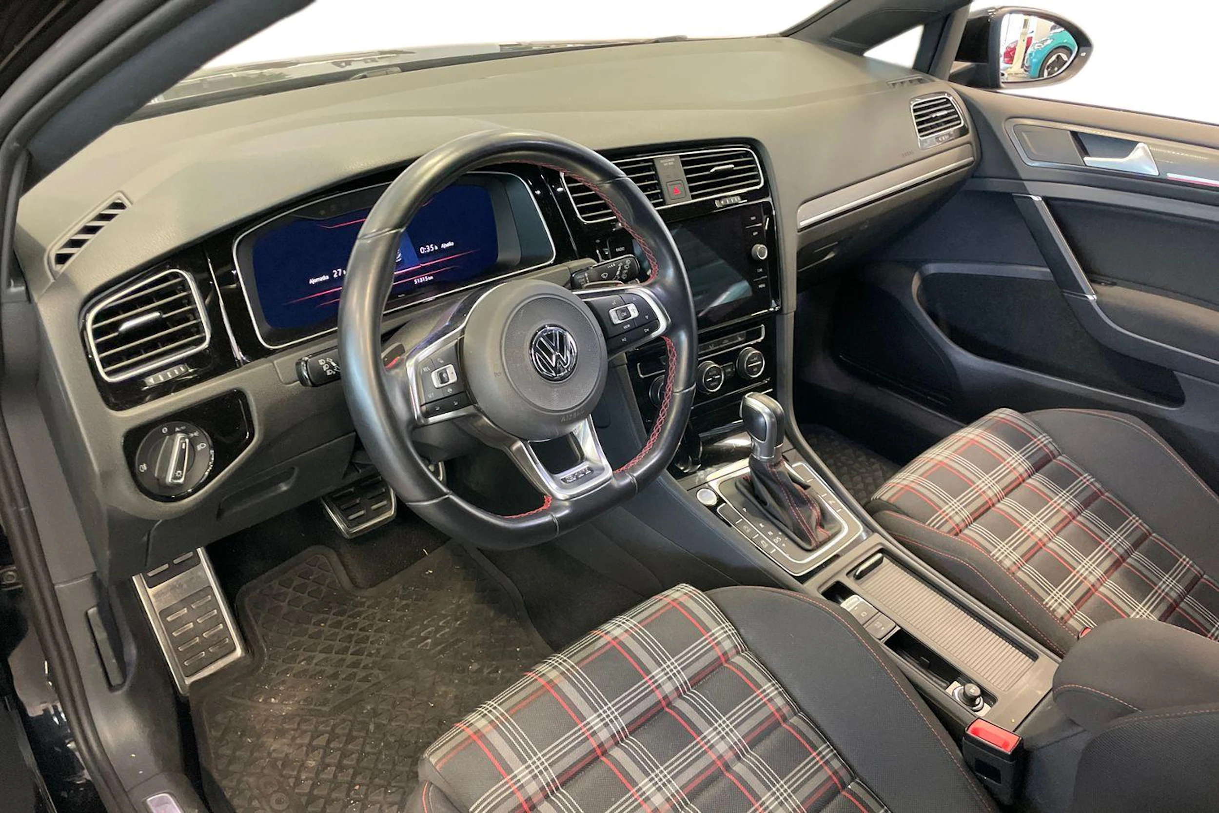 musta Volkswagen Golf 2019 kuva 3.