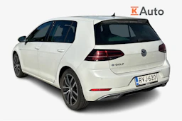 valkoinen Volkswagen Golf 2019 kuva 2.