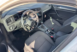 valkoinen Volkswagen Golf 2019 kuva 3.