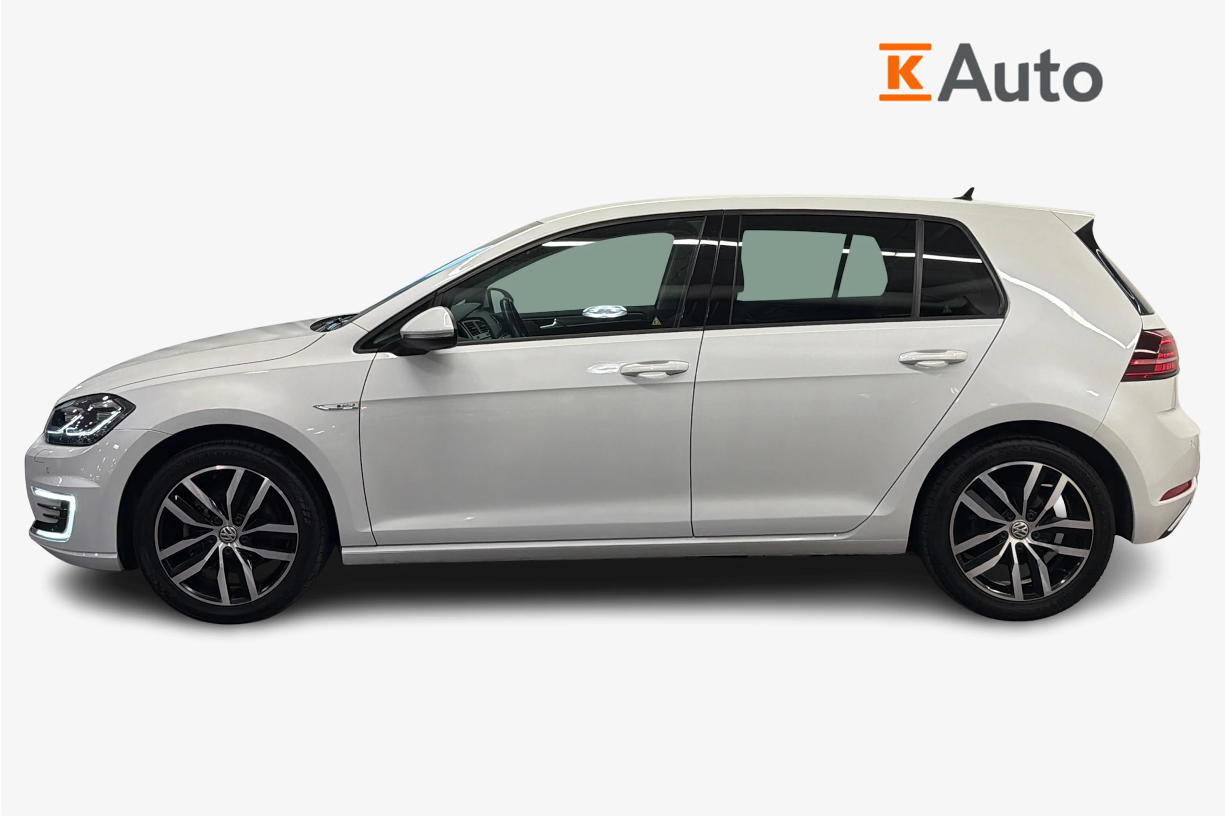 valkoinen Volkswagen Golf 2020 kuva 5.