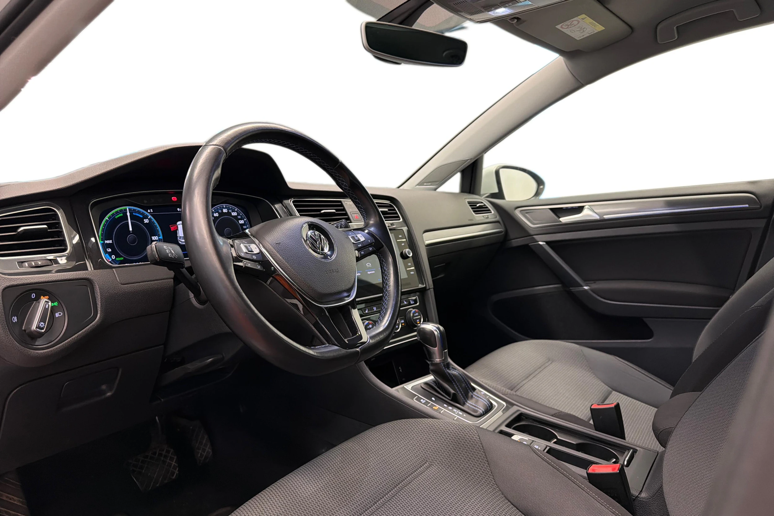 valkoinen Volkswagen Golf 2020 kuva 6.