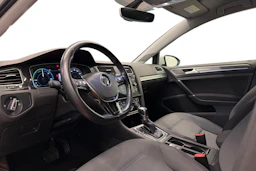 valkoinen Volkswagen Golf 2020 kuva 6.
