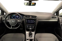 valkoinen Volkswagen Golf 2020 kuva 7.