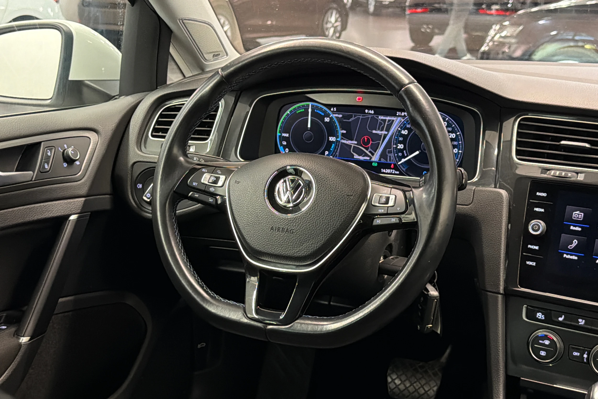 valkoinen Volkswagen Golf 2020 kuva 13.