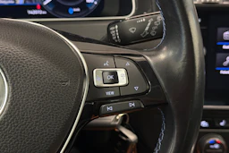 valkoinen Volkswagen Golf 2020 kuva 15.