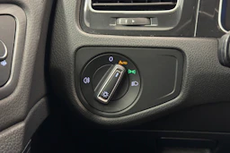 valkoinen Volkswagen Golf 2020 kuva 16.