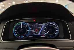 valkoinen Volkswagen Golf 2020 kuva 17.