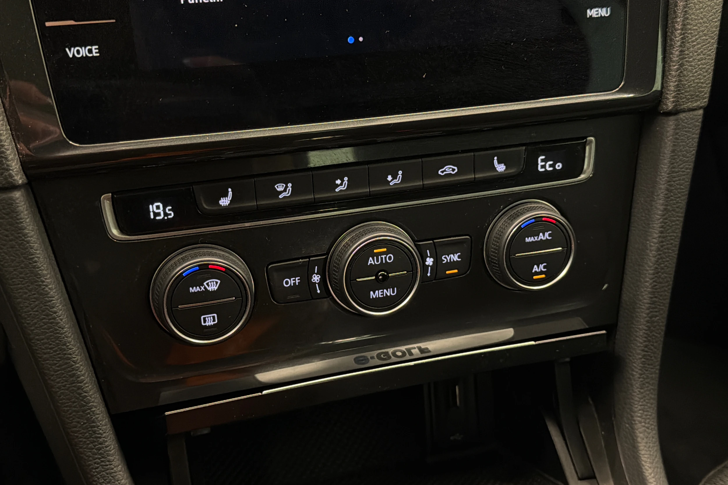valkoinen Volkswagen Golf 2020 kuva 20.