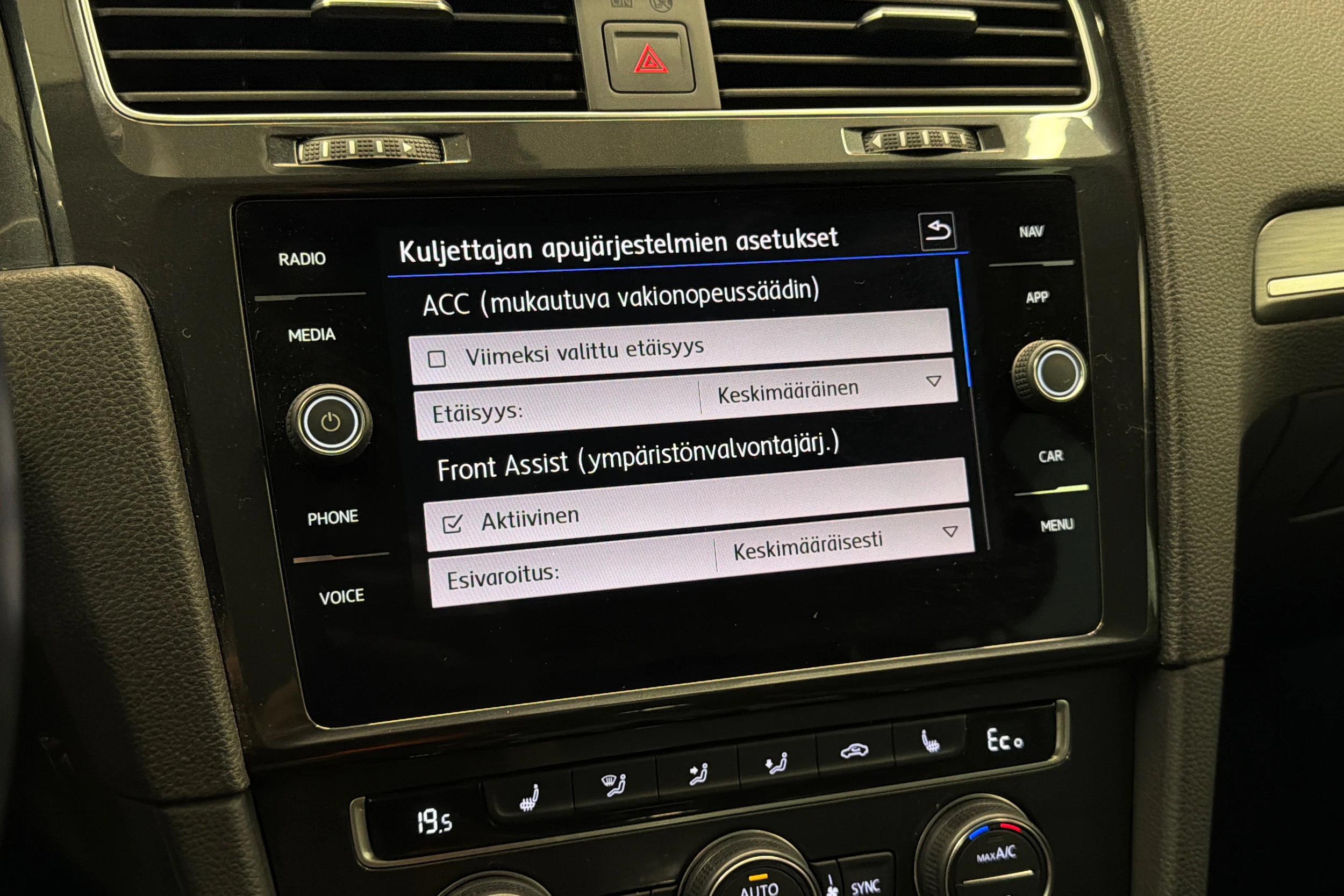 valkoinen Volkswagen Golf 2020 kuva 23.