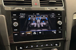 valkoinen Volkswagen Golf 2020 kuva 27.