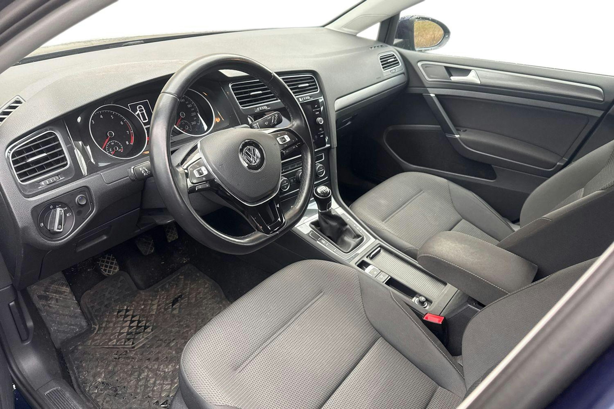 sininen Volkswagen Golf 2019 kuva 3.