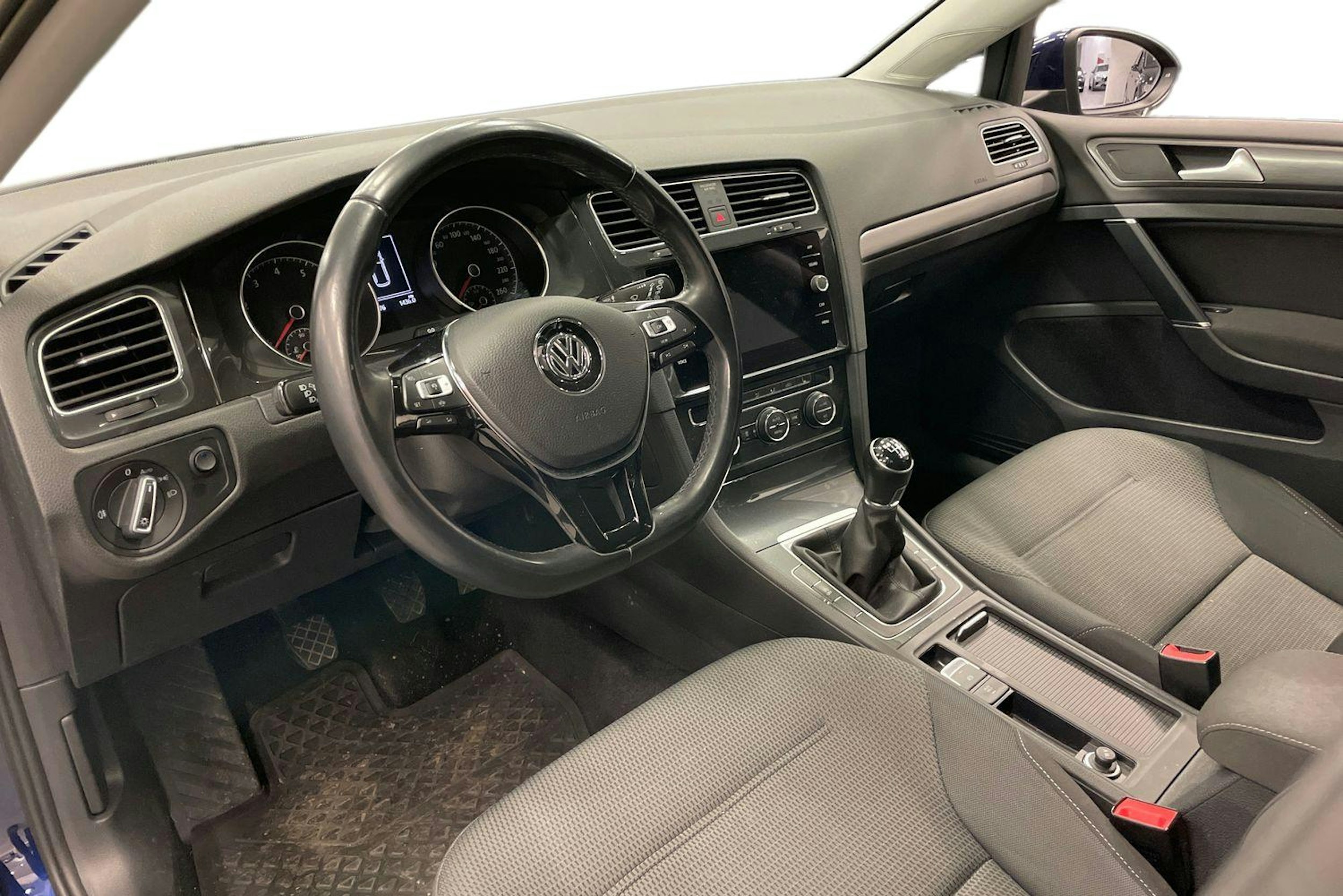 sininen Volkswagen Golf 2019 kuva 7.