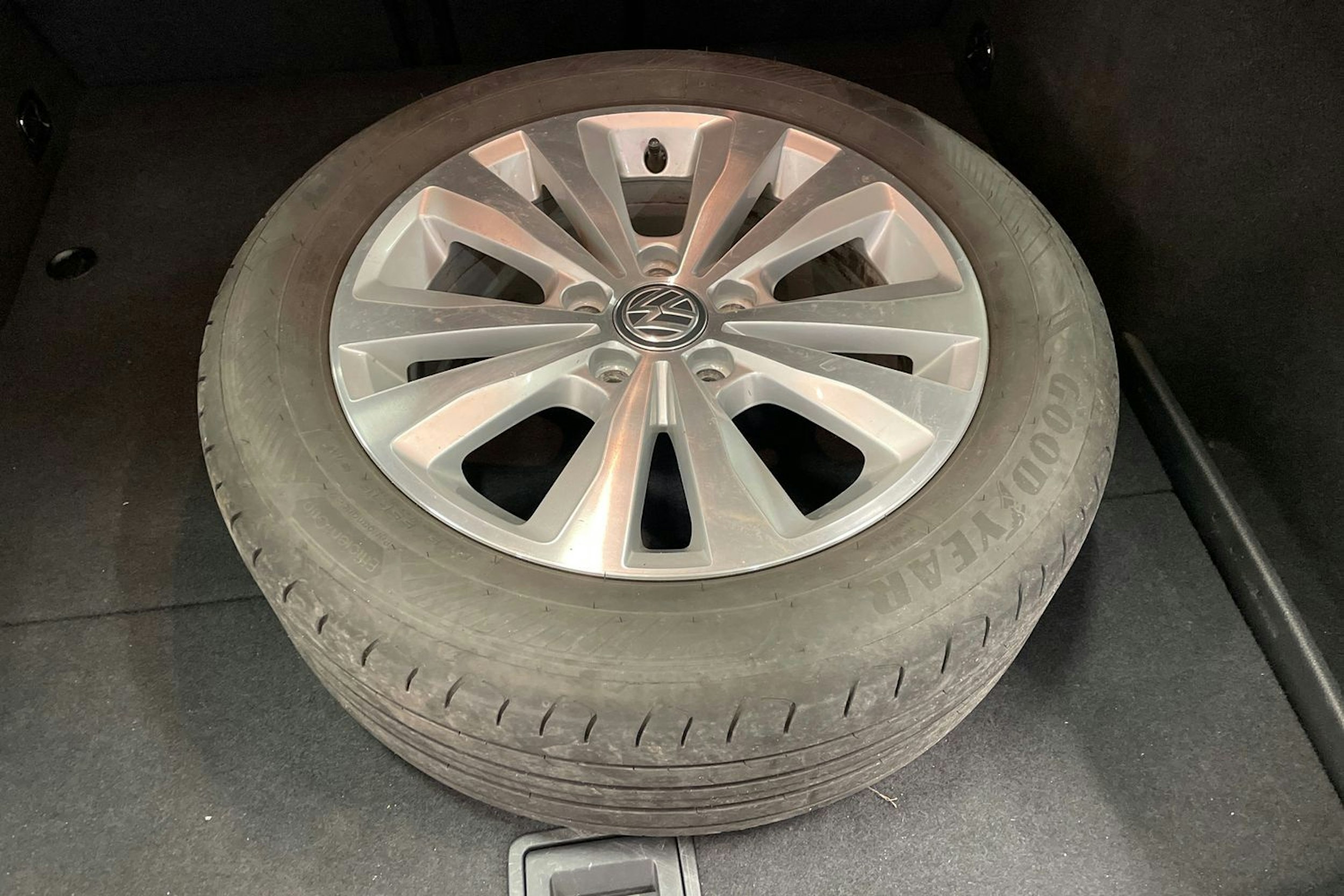 sininen Volkswagen Golf 2019 kuva 13.