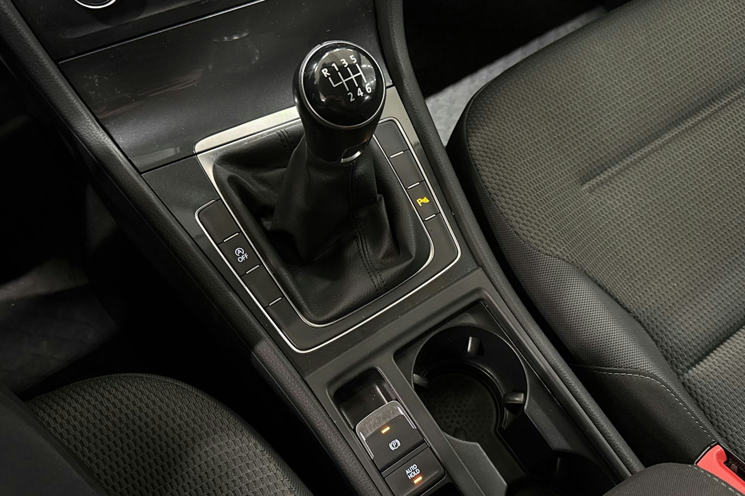 sininen Volkswagen Golf 2019 kuva 26.