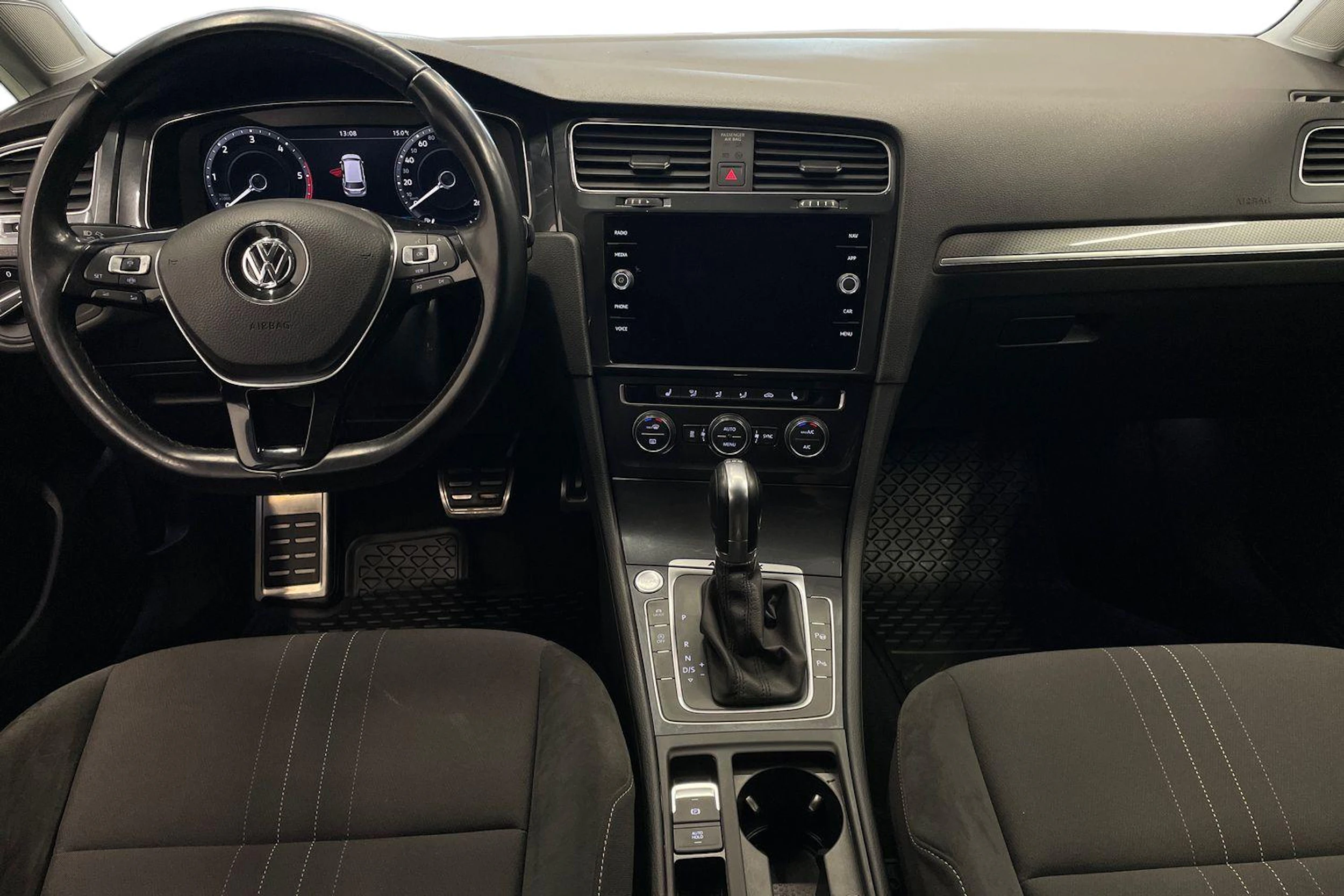 musta Volkswagen Golf 2019 kuva 9.