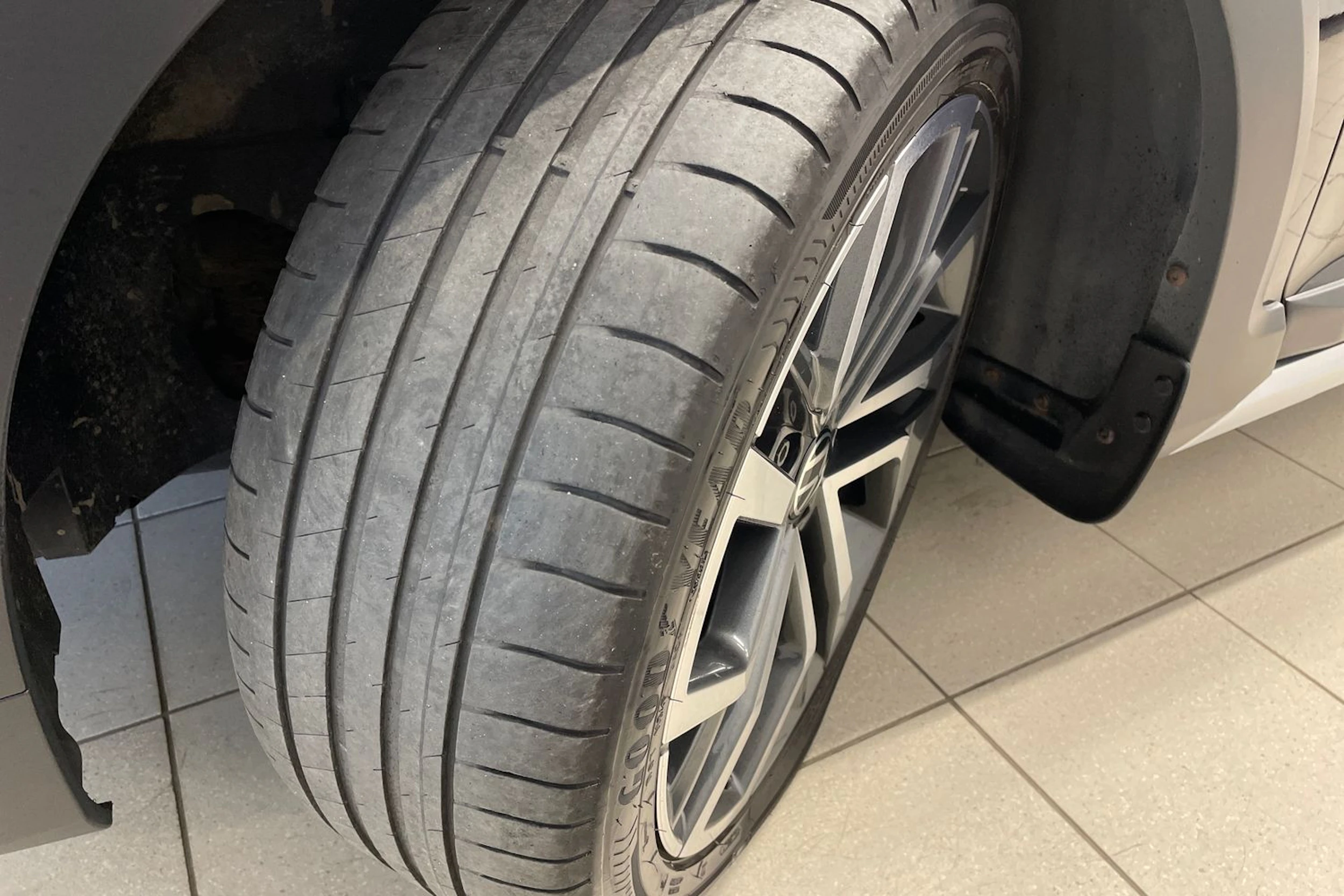 musta Volkswagen Golf 2019 kuva 13.