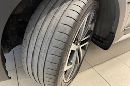musta Volkswagen Golf 2019 kuva 13.