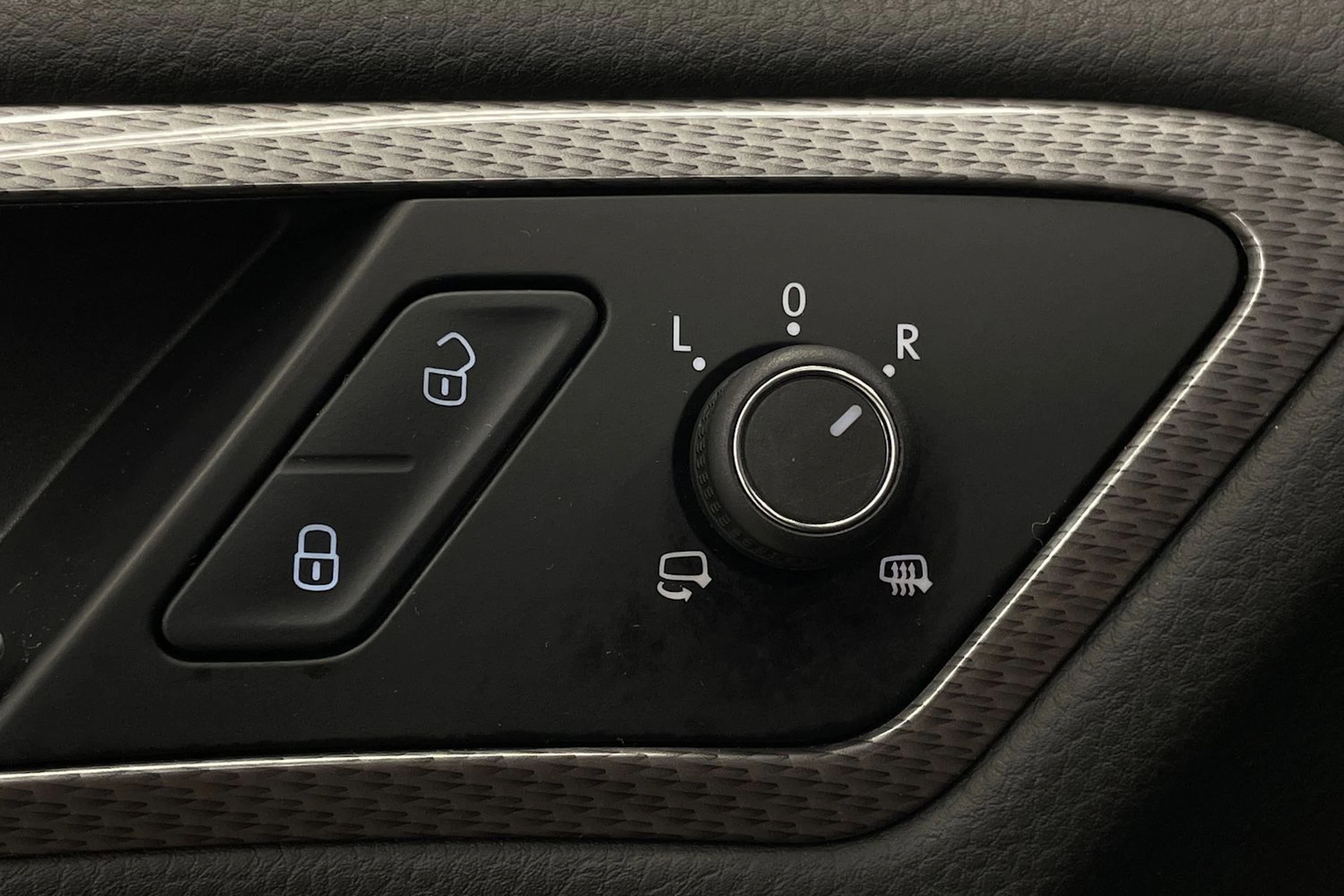 musta Volkswagen Golf 2019 kuva 16.