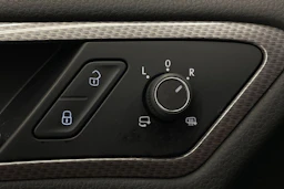 musta Volkswagen Golf 2019 kuva 16.