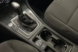 musta Volkswagen Golf 2019 kuva 21.