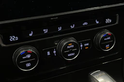 musta Volkswagen Golf 2019 kuva 22.