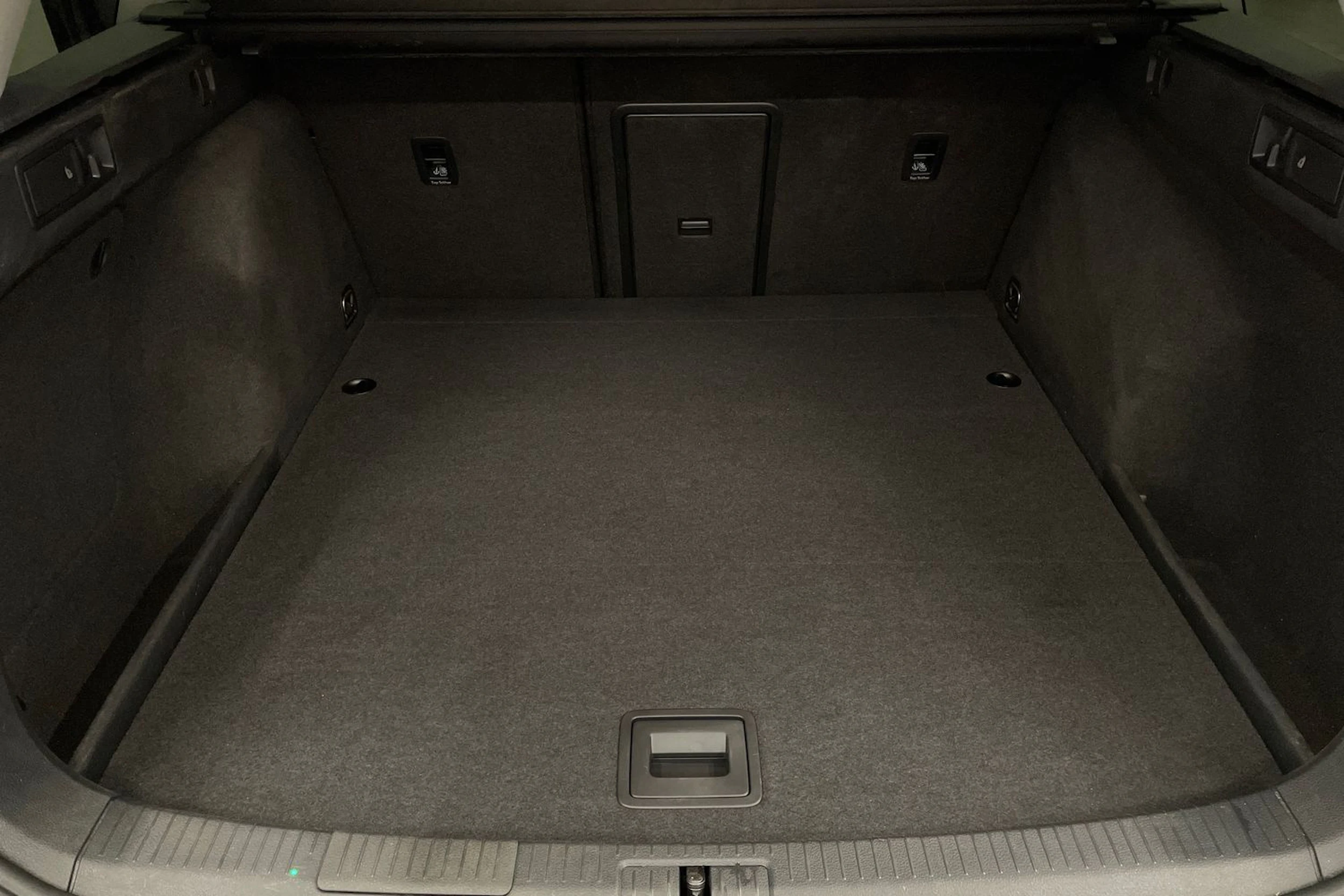 musta Volkswagen Golf 2019 kuva 27.