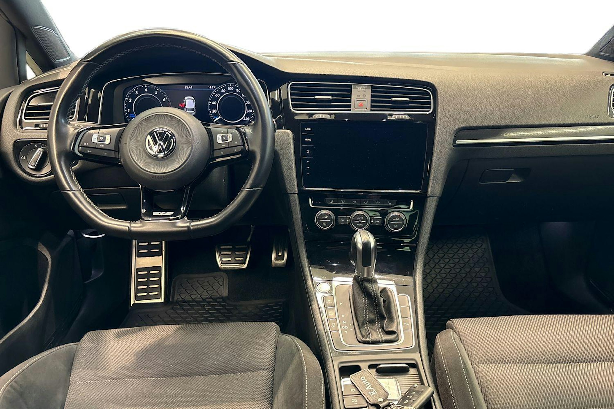 Sininen Volkswagen GOLF 2019 kuva 9.