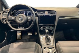 Sininen Volkswagen GOLF 2019 kuva 9.