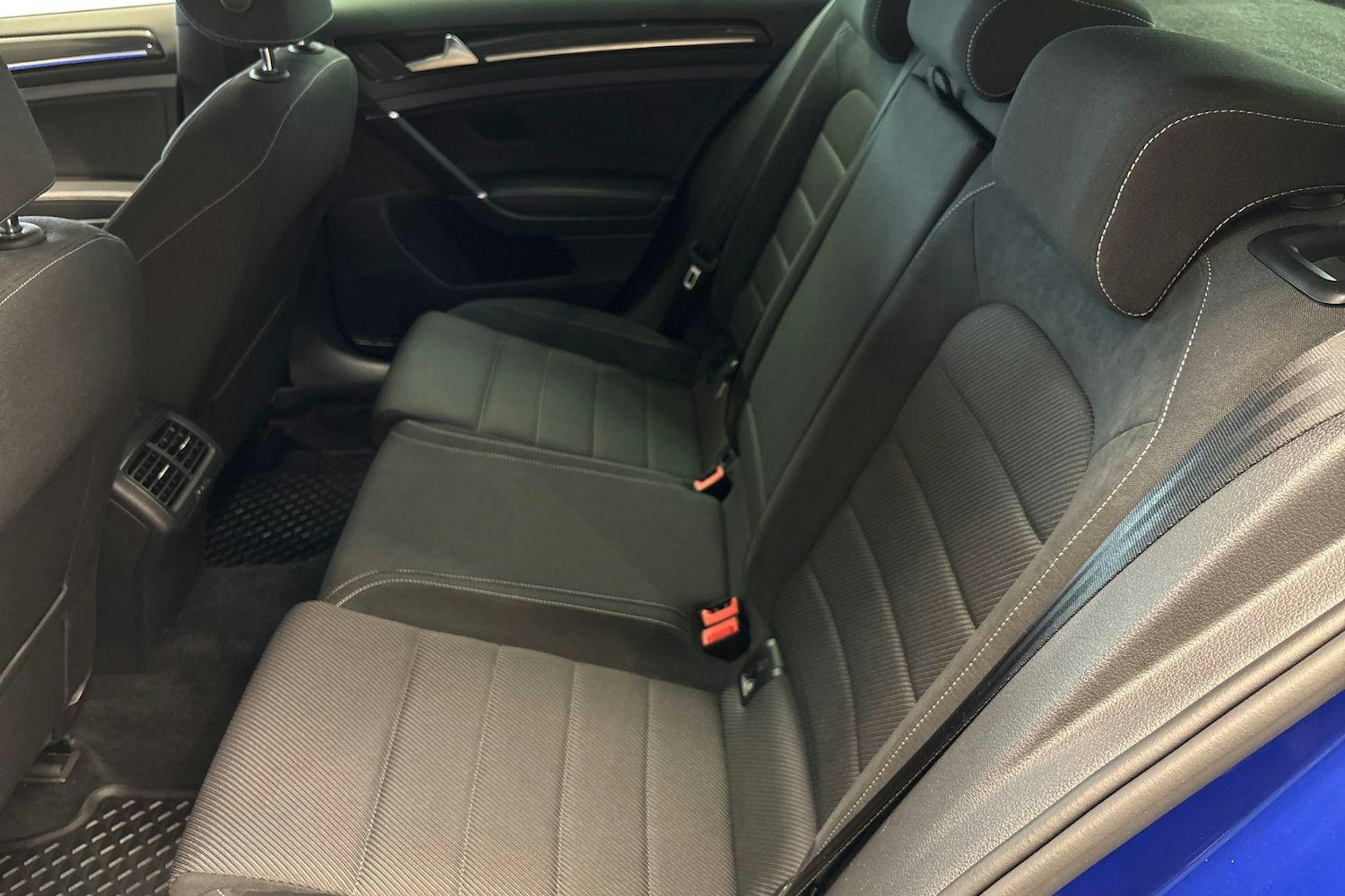 Sininen Volkswagen GOLF 2019 kuva 10.