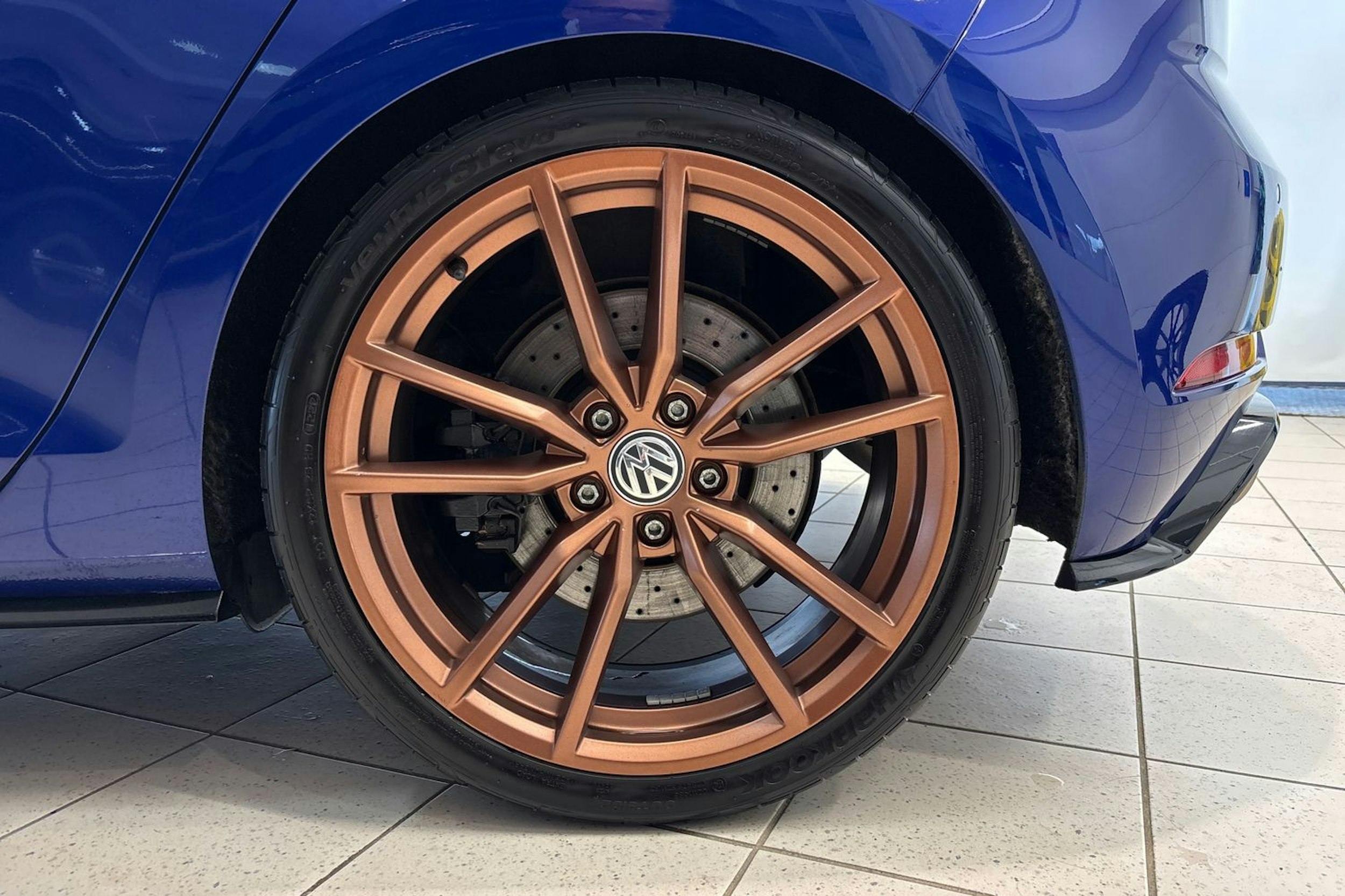 Sininen Volkswagen GOLF 2019 kuva 13.
