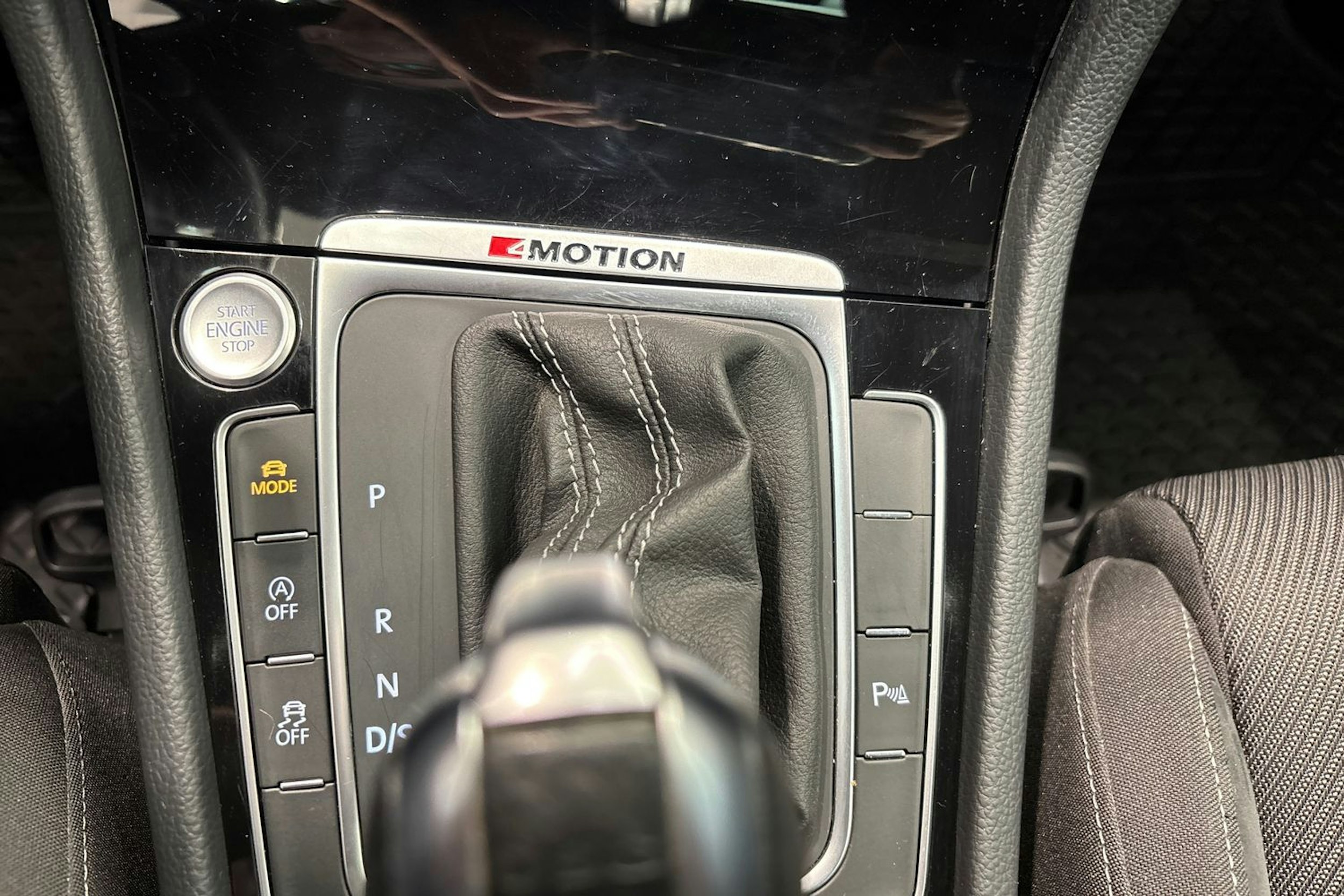Sininen Volkswagen GOLF 2019 kuva 27.