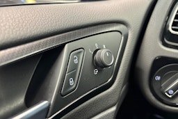 Sininen Volkswagen GOLF 2019 kuva 29.