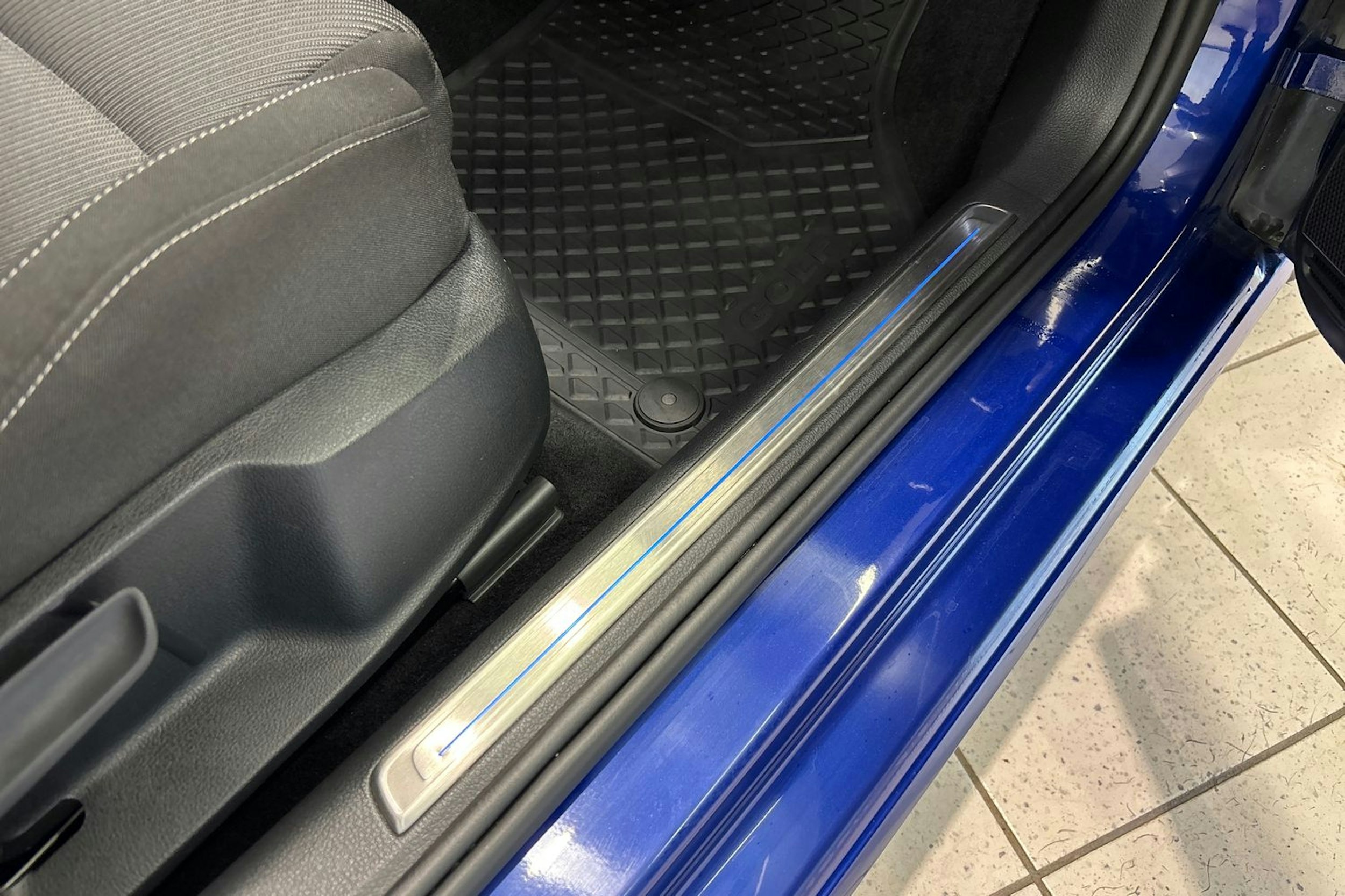 Sininen Volkswagen GOLF 2019 kuva 33.