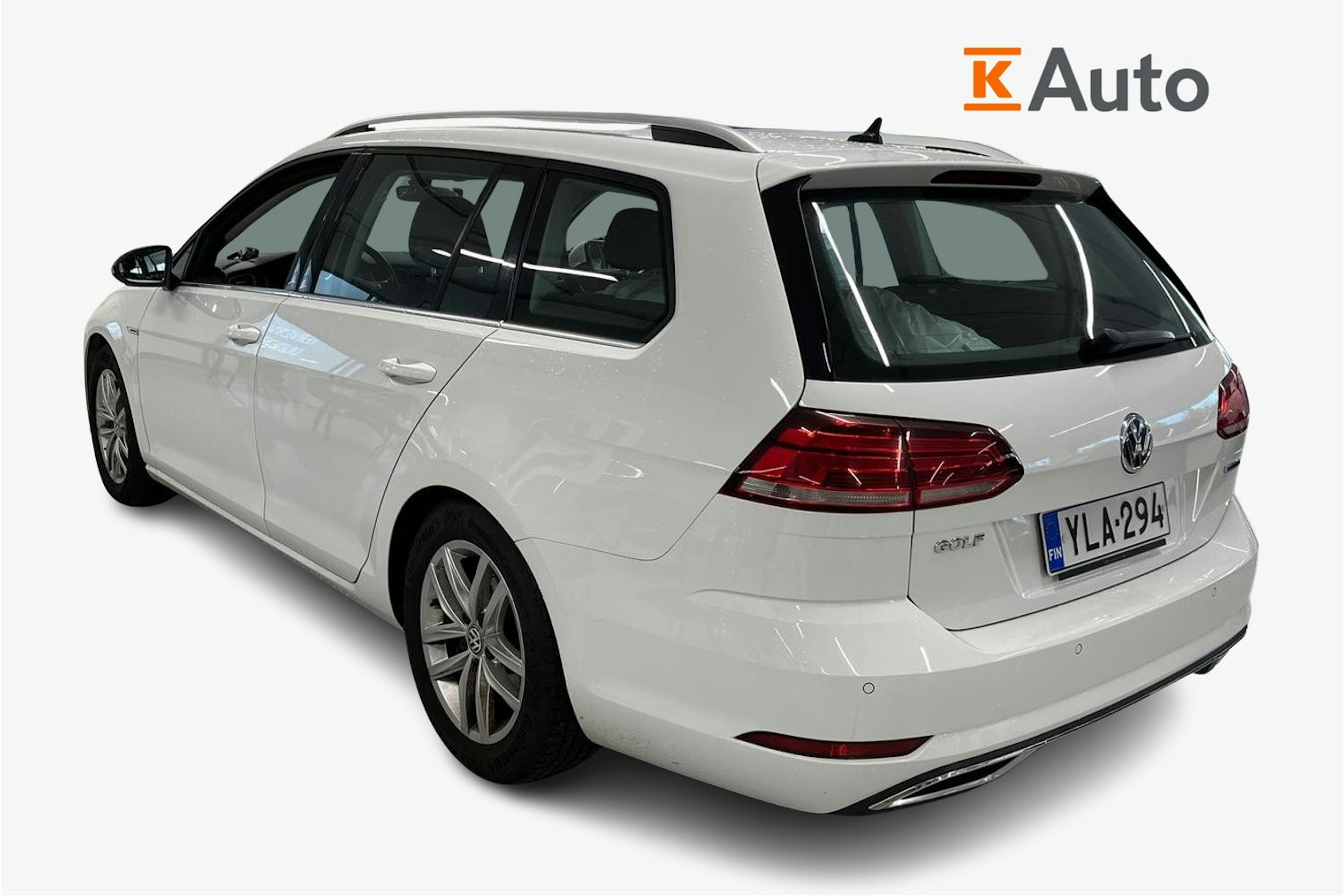 valkoinen Volkswagen Golf 2019 kuva 2.
