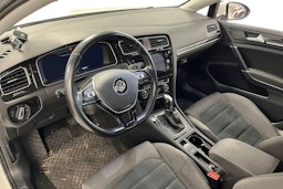 valkoinen Volkswagen Golf 2019 kuva 3.
