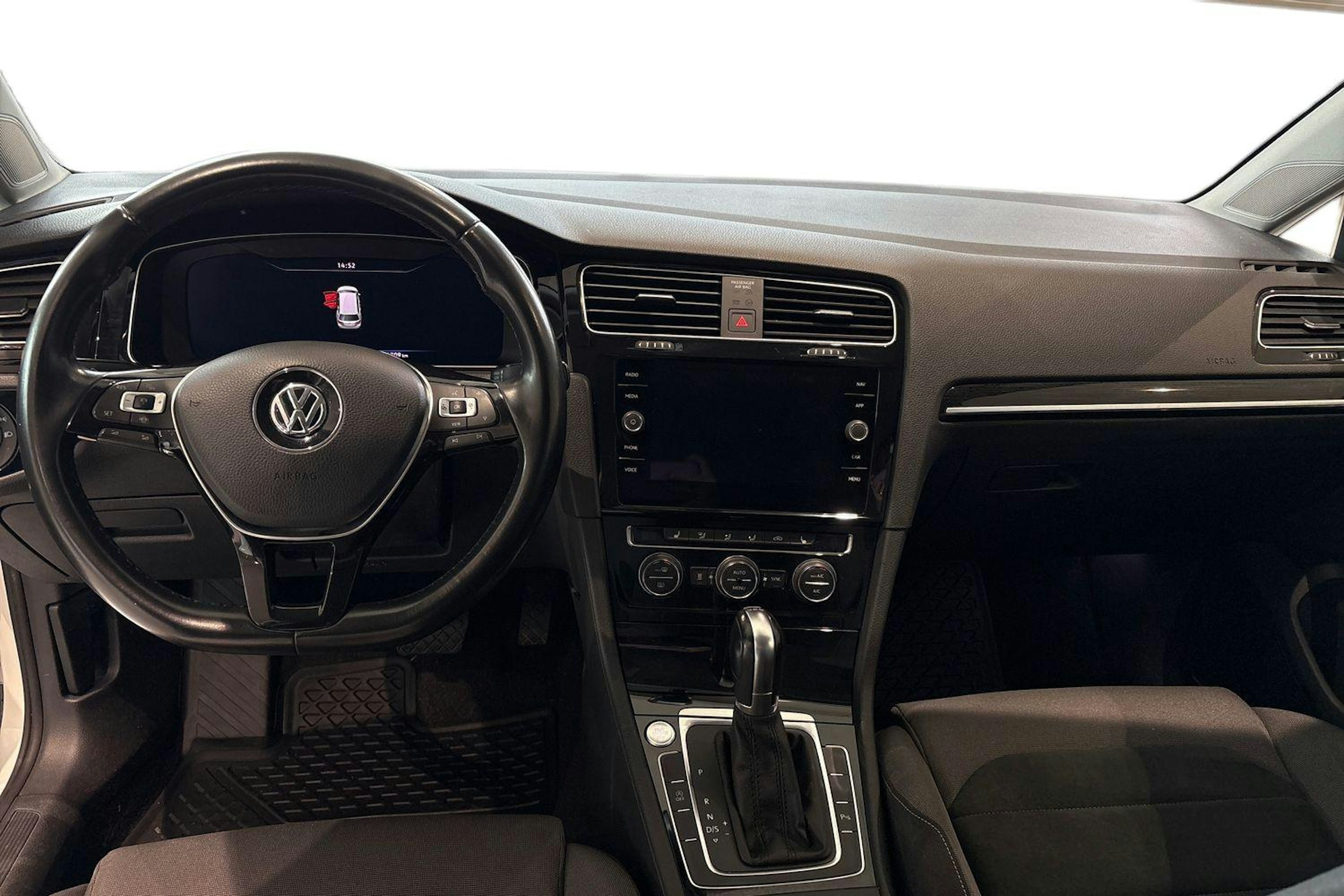 valkoinen Volkswagen Golf 2019 kuva 7.