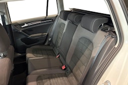 valkoinen Volkswagen Golf 2019 kuva 8.