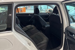 valkoinen Volkswagen Golf 2019 kuva 11.