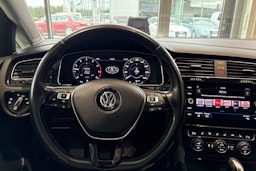 valkoinen Volkswagen Golf 2019 kuva 12.