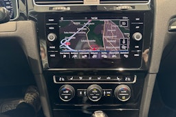 valkoinen Volkswagen Golf 2019 kuva 14.
